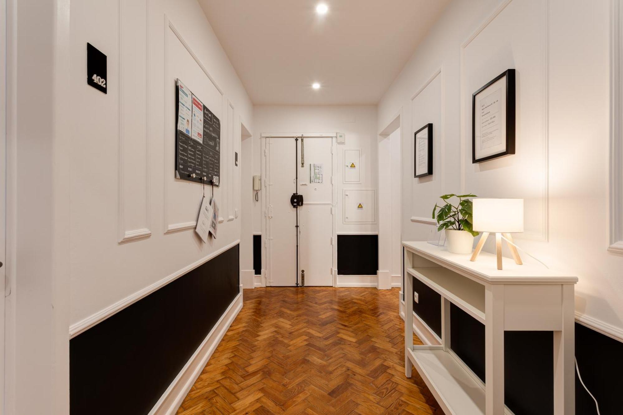 Home Out Rooms & Apartments *