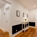 Home Out Rooms & Apartments